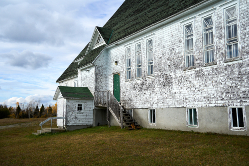 Saison,Automne,Lieu,Village Grande Nature,Milieu naturel,Forêt,Hôtel,Hébergement,MRC Haute-Gaspésie,Région,Saint-Octave de l'Avenir,Jour,Temps